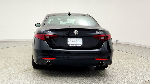 2018 Alfa Romeo Giulia Ti Lusso AWD w/ Dual Pane Sunroof, Navigation, h/k Premium Audio - 23018144 - 5