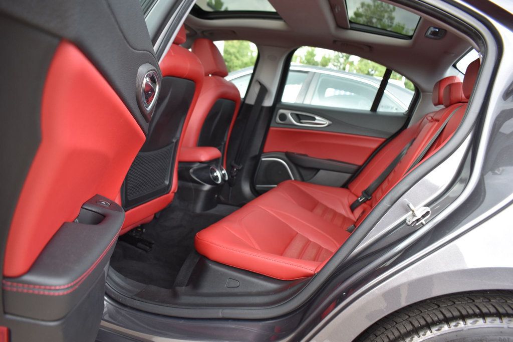 2018 Alfa Romeo Giulia Ti Sport AWD - 23084212 - 17