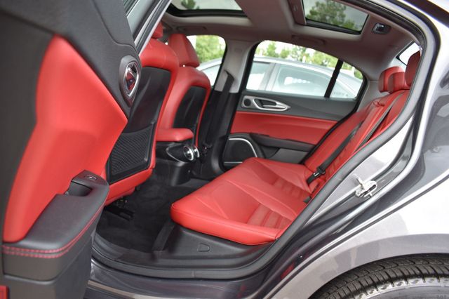 2018 Alfa Romeo Giulia Ti Sport AWD - 23084212 - 17