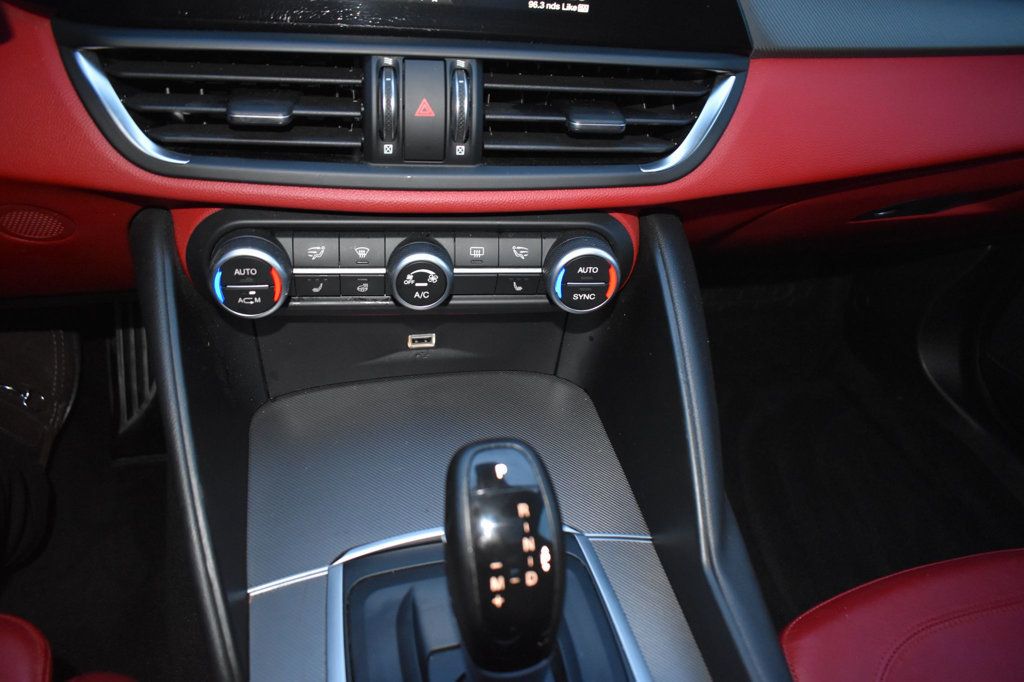 2018 Alfa Romeo Giulia Ti Sport AWD - 23084212 - 28