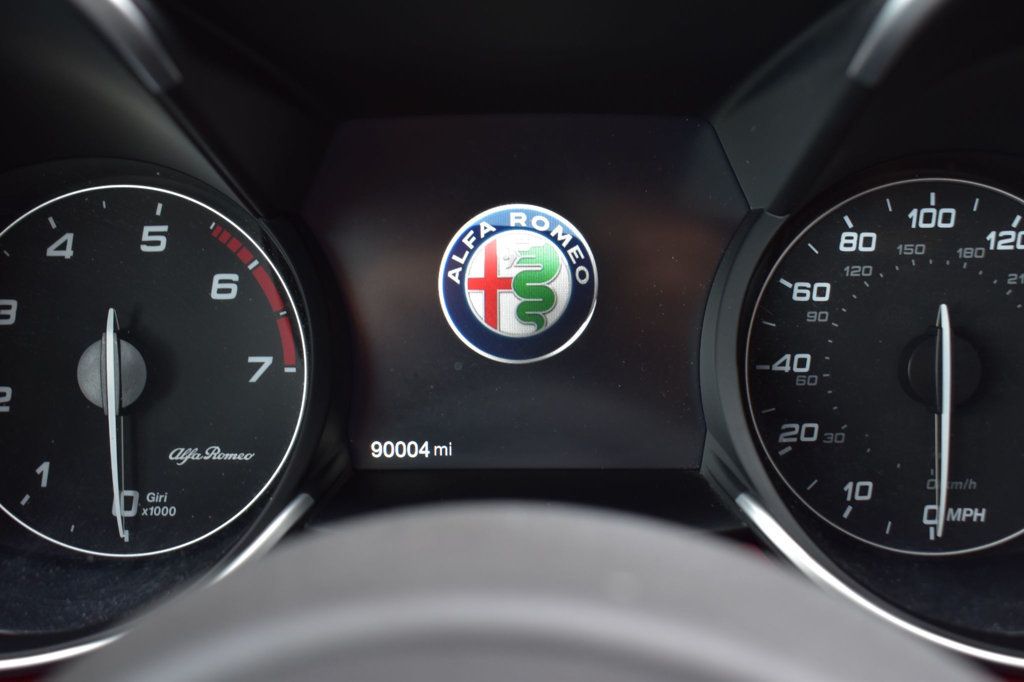2018 Alfa Romeo Giulia Ti Sport AWD - 23084212 - 32