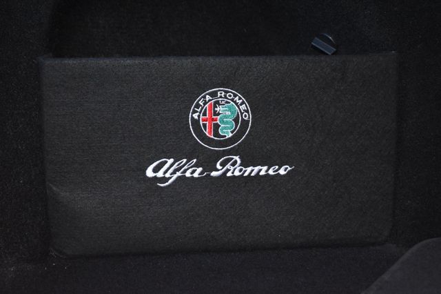 2018 Alfa Romeo Giulia Ti Sport AWD - 23084212 - 33