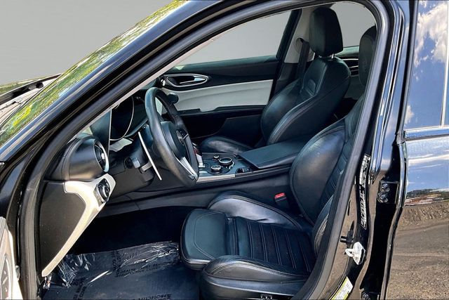 2018 Alfa Romeo Giulia Ti Sport AWD - 23070671 - 9