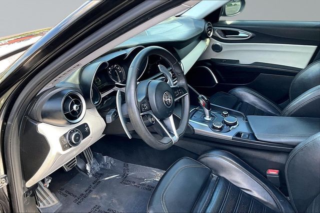 2018 Alfa Romeo Giulia Ti Sport AWD - 23070671 - 10