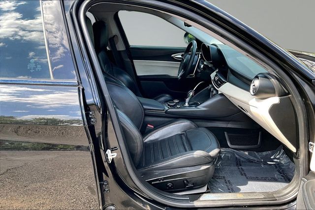 2018 Alfa Romeo Giulia Ti Sport AWD - 23070671 - 12
