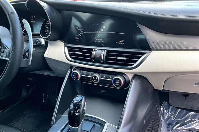 2018 Alfa Romeo Giulia Ti Sport AWD - 23070671 - 32
