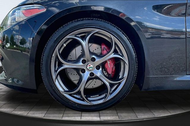2018 Alfa Romeo Giulia Ti Sport AWD - 23070671 - 37