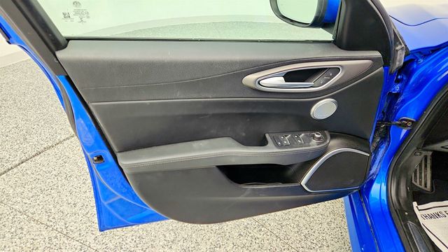 2018 Alfa Romeo Giulia Ti Sport w/ Driver Assist Dynamic+ Package & Performance Package - 22970756 - 9