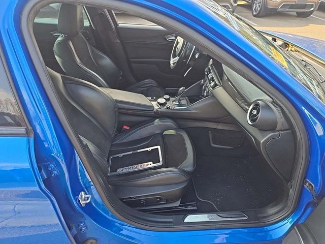 2018 Alfa Romeo Giulia Quadrifoglio Ferrari-derived 2.9 V6! LOOK CARFAX FULLY SERVICED AT FERRARI  - 22974548 - 6