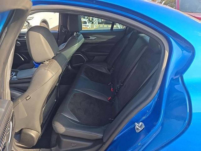 2018 Alfa Romeo Giulia Quadrifoglio Ferrari-derived 2.9 V6! LOOK CARFAX FULLY SERVICED AT FERRARI  - 22974548 - 7