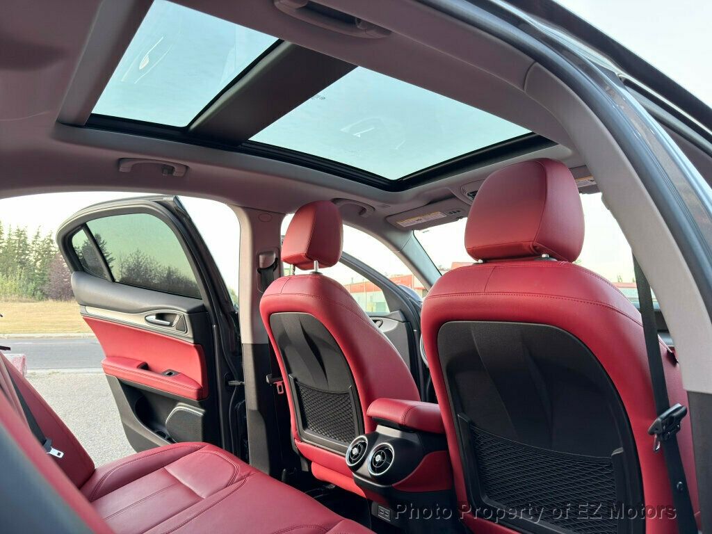 2018 Alfa Romeo Stelvio 52025 KM! ONE OWNER! CERTIFIED! - 22919256 - 22