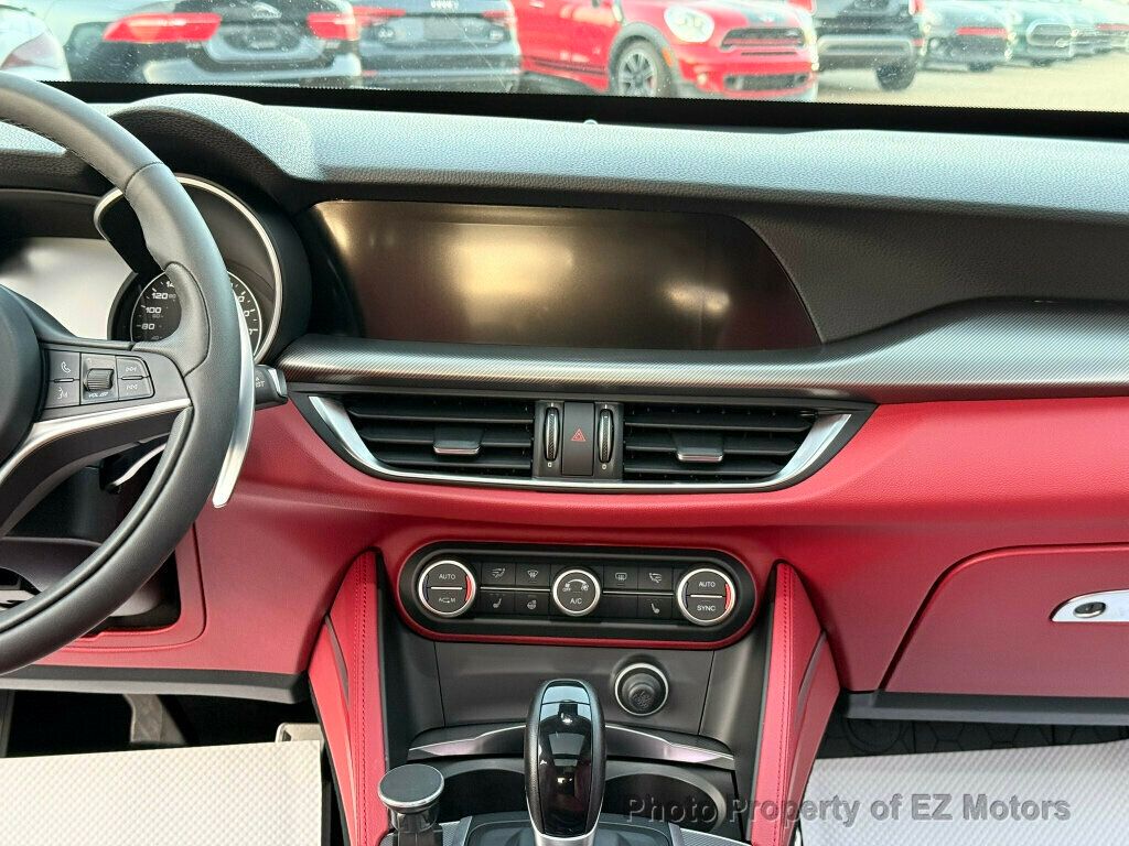 2018 Alfa Romeo Stelvio 52025 KM! ONE OWNER! CERTIFIED! - 22919256 - 28