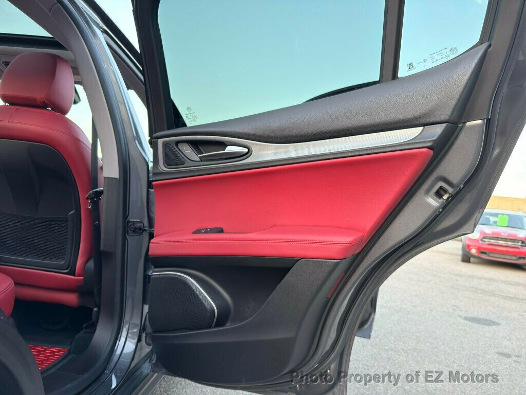 2018 Alfa Romeo Stelvio 52025 KM! ONE OWNER! CERTIFIED! - 22919256 - 32