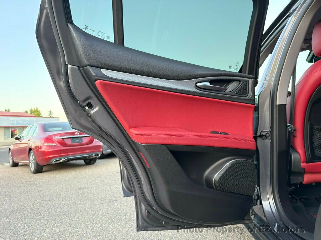 2018 Alfa Romeo Stelvio 52025 KM! ONE OWNER! CERTIFIED! - 22919256 - 33