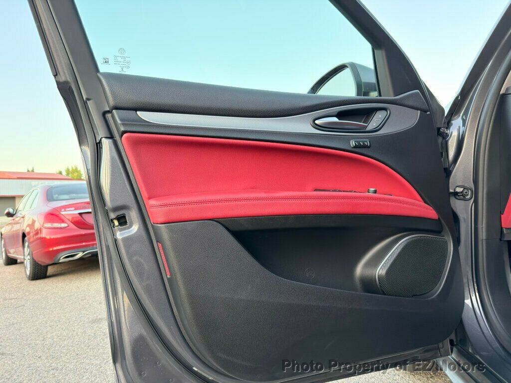 2018 Alfa Romeo Stelvio 52025 KM! ONE OWNER! CERTIFIED! - 22919256 - 34