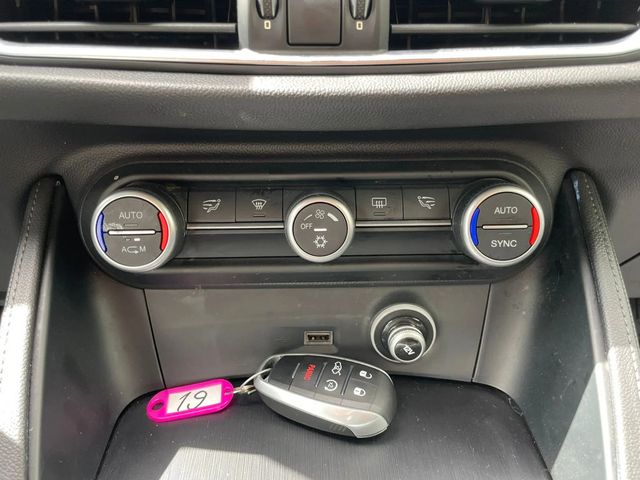 2018 Alfa Romeo Stelvio AWD - 22960549 - 18