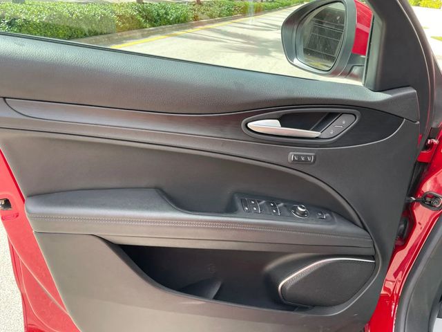 2018 Alfa Romeo Stelvio AWD - 22960549 - 32