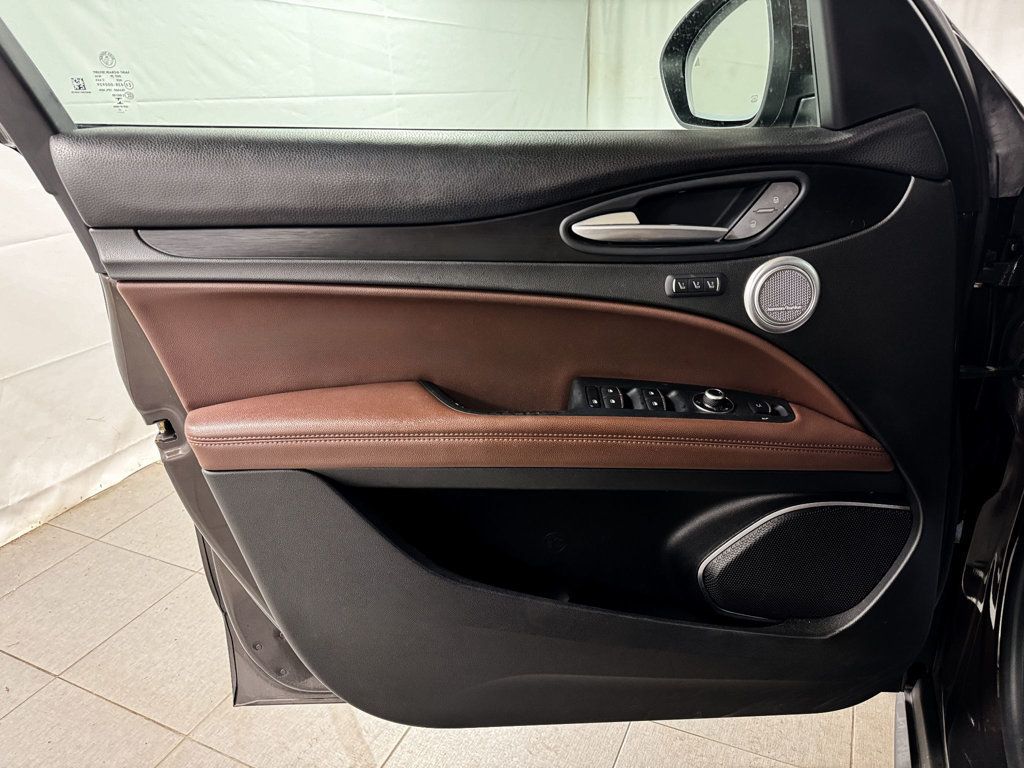 2018 Alfa Romeo Stelvio AWD - 22950050 - 12