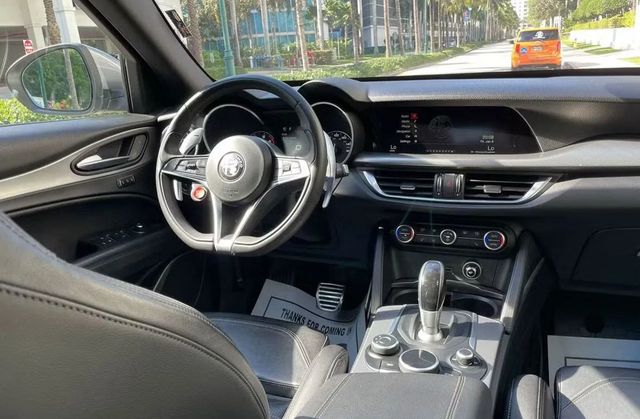 2018 Alfa Romeo Stelvio Ti Sport AWD - 22961175 - 4