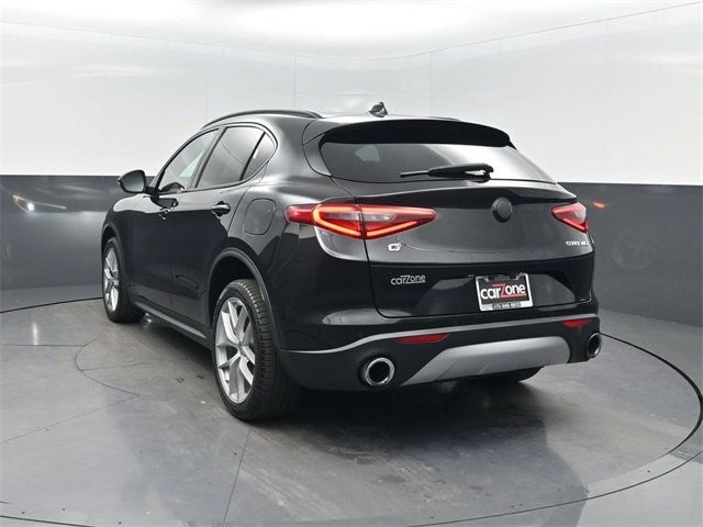2018 Alfa Romeo Stelvio Ti Sport photo 2
