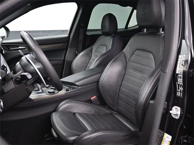 2018 Alfa Romeo Stelvio Ti Sport photo 4