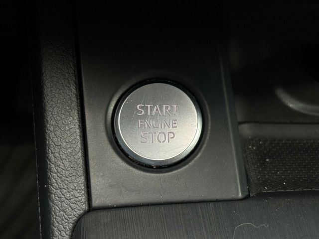 2018 Audi A4 2.0 TFSI Premium Plus Manual quattro AWD - 22981576 - 32