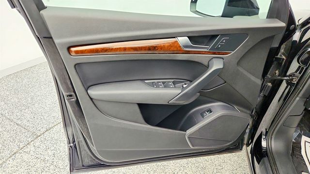 2018 Audi Q5 2.0 TFSI Premium with Panoramic Sunroof & Heated Seats - 22969714 - 10