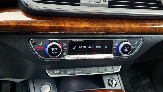 2018 Audi Q5 2.0 TFSI Premium with Panoramic Sunroof & Heated Seats - 22969714 - 18