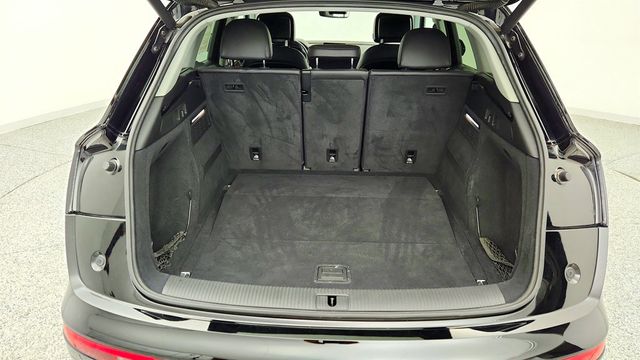 2018 Audi Q5 2.0 TFSI Premium with Panoramic Sunroof & Heated Seats - 22969714 - 22