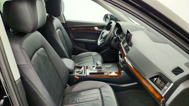 2018 Audi Q5 2.0 TFSI Premium with Panoramic Sunroof & Heated Seats - 22969714 - 24