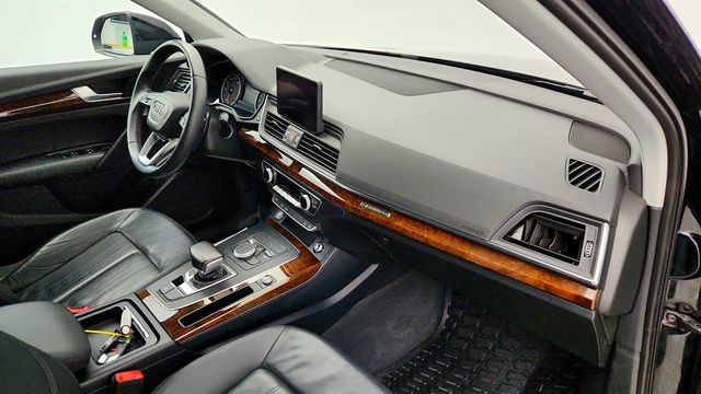 2018 Audi Q5 2.0 TFSI Premium with Panoramic Sunroof & Heated Seats - 22969714 - 25