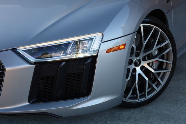 2018 Audi R8 Coupe V10 plus quattro AWD - 22949421 - 11