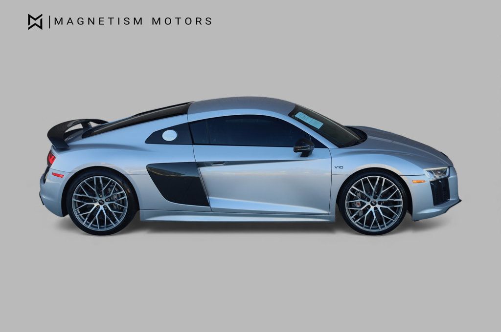 2018 Audi R8 Coupe V10 Plus Quattro photo 2