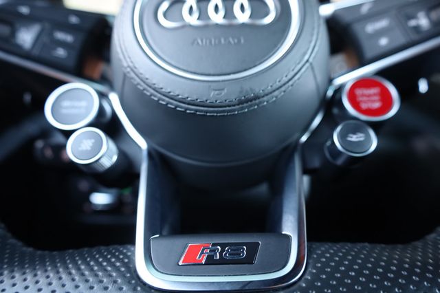 2018 Audi R8 Coupe V10 plus quattro AWD - 22949421 - 35