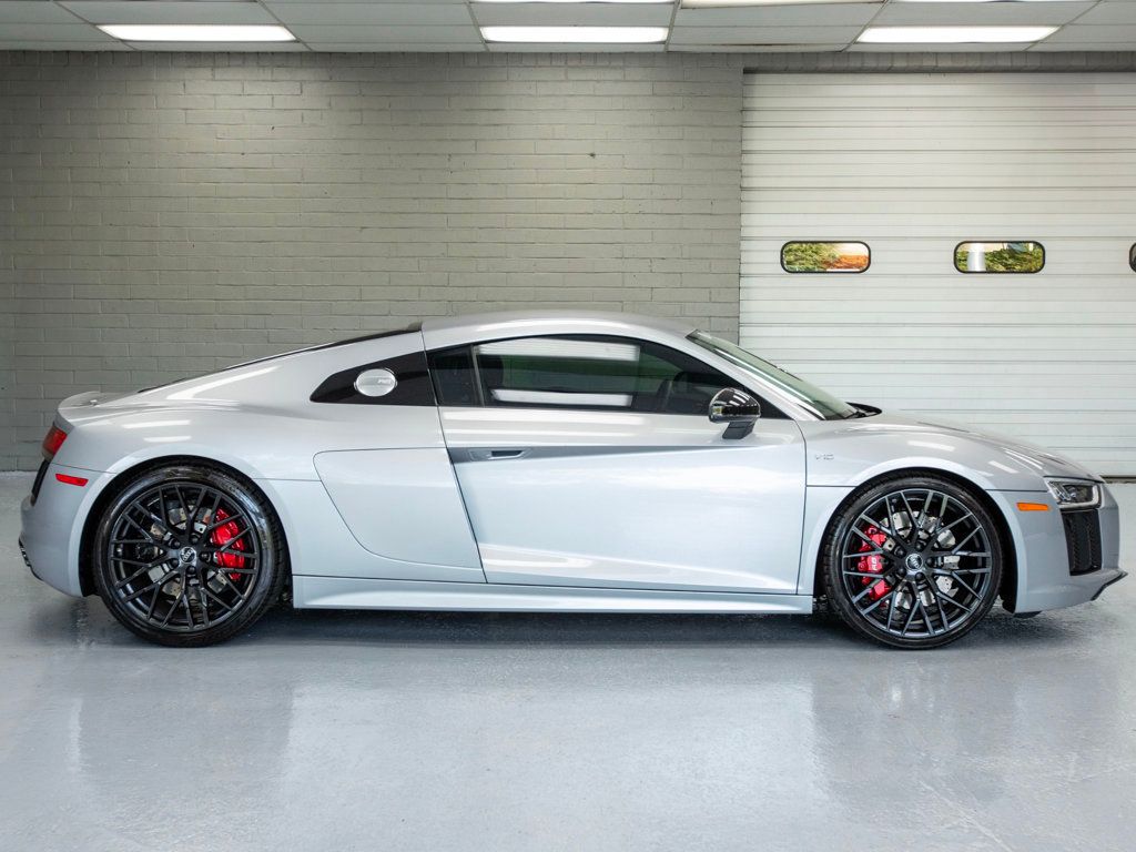2018 Audi R8 Coupe V10 RWD photo 3