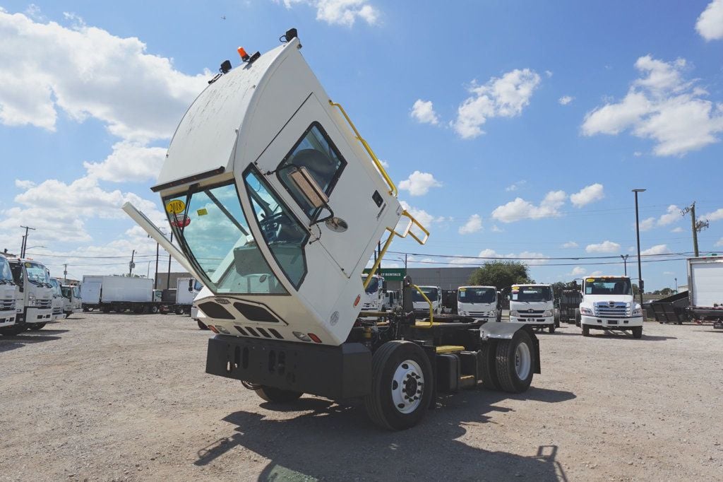 2018 Autocar ACTT42 Terminal Tractor - 22615854 - 23