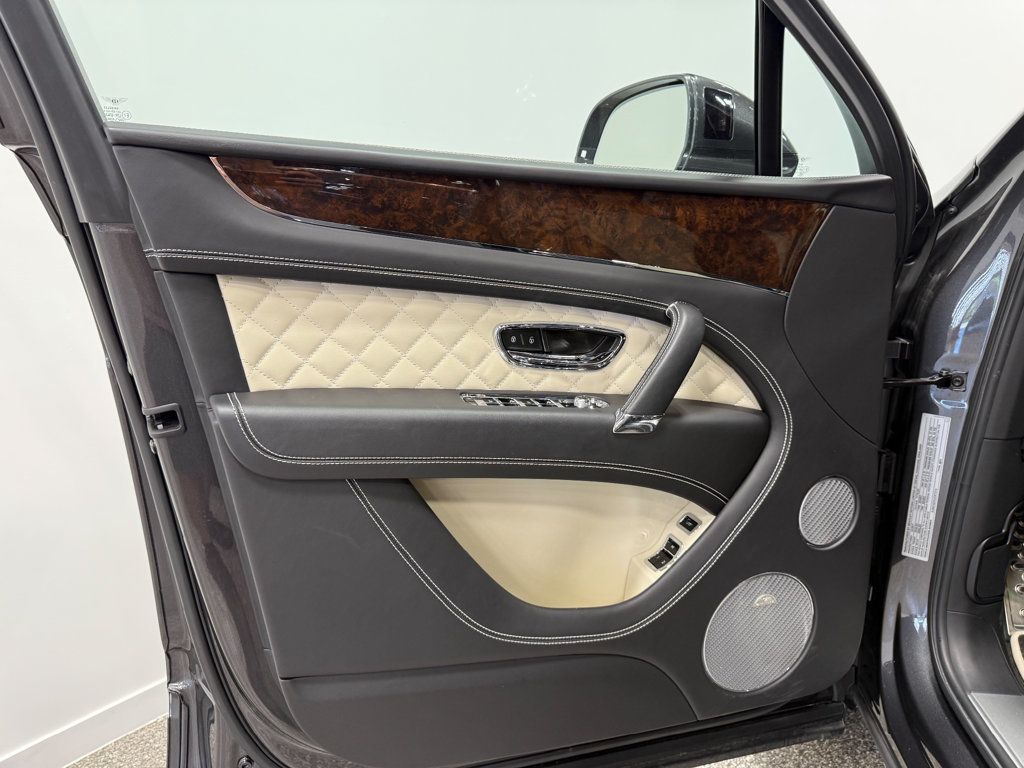 2018 Bentley Bentayga Activity Edition AWD - 23031109 - 47