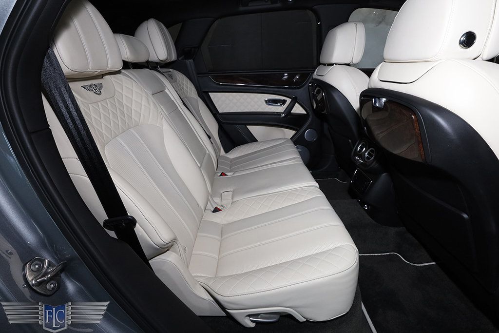 2018 Bentley Bentayga Onyx Edition AWD - 22935440 - 17