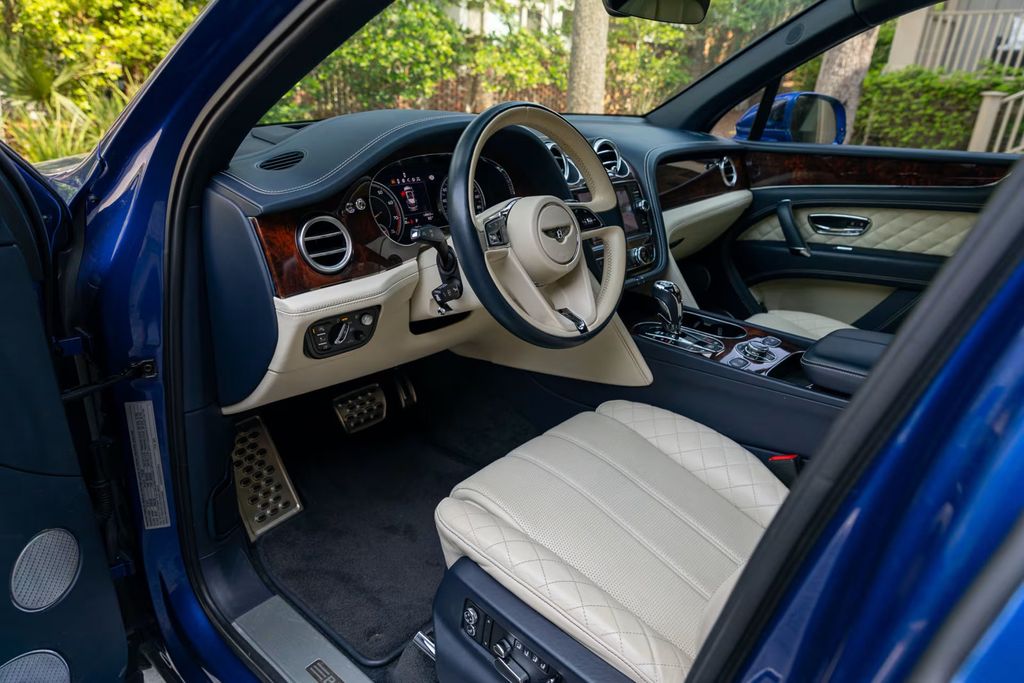 2018 Bentley Bentayga Onyx Edition AWD Clean Carfax - 22918383 - 10