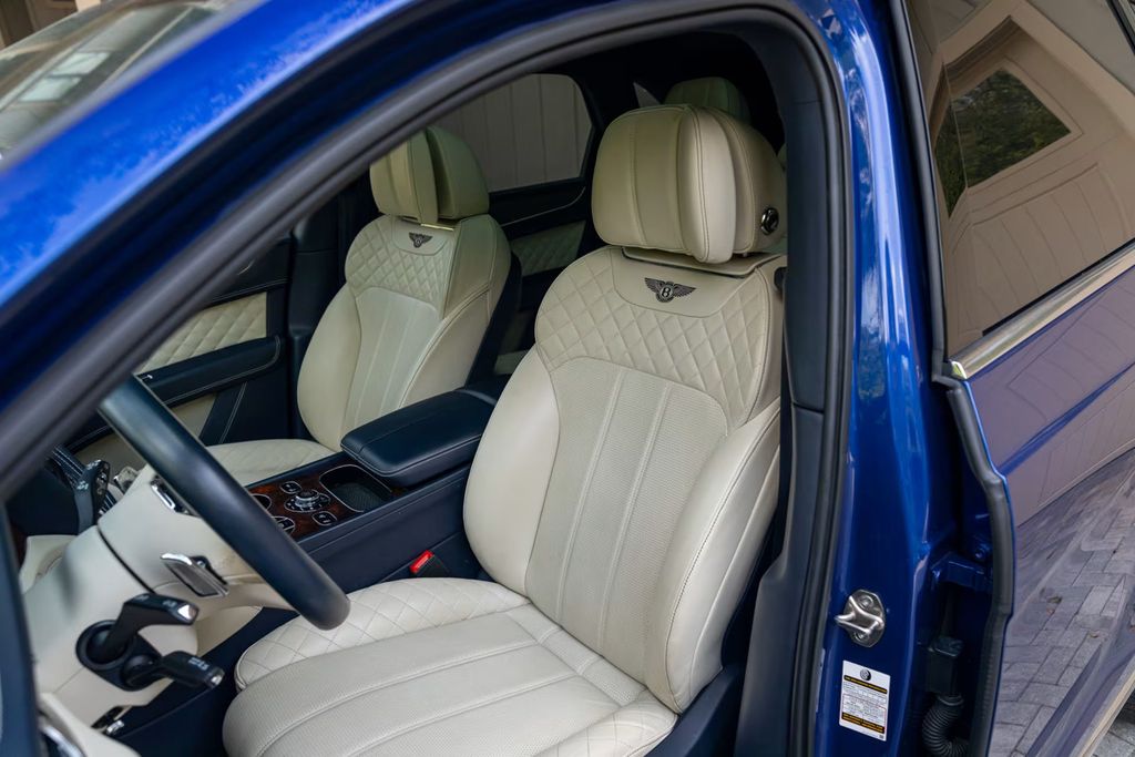 2018 Bentley Bentayga Onyx Edition AWD Clean Carfax - 22918383 - 11