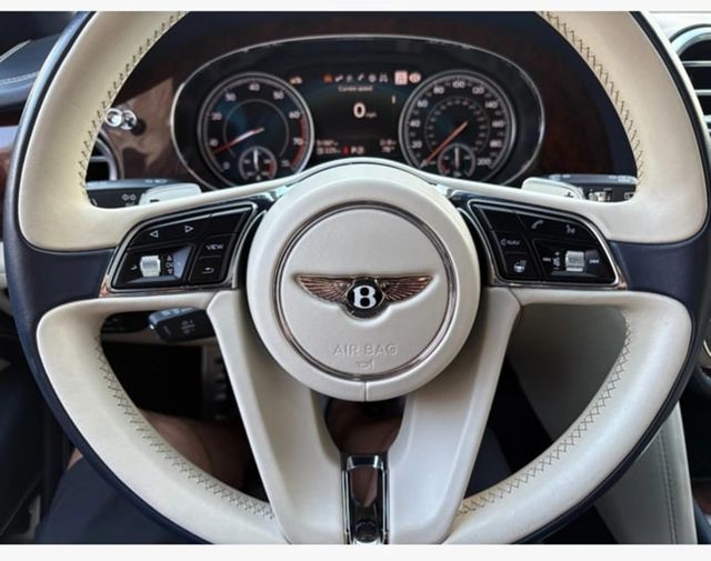 2018 Bentley Bentayga Onyx Edition AWD Clean Carfax - 22918383 - 14