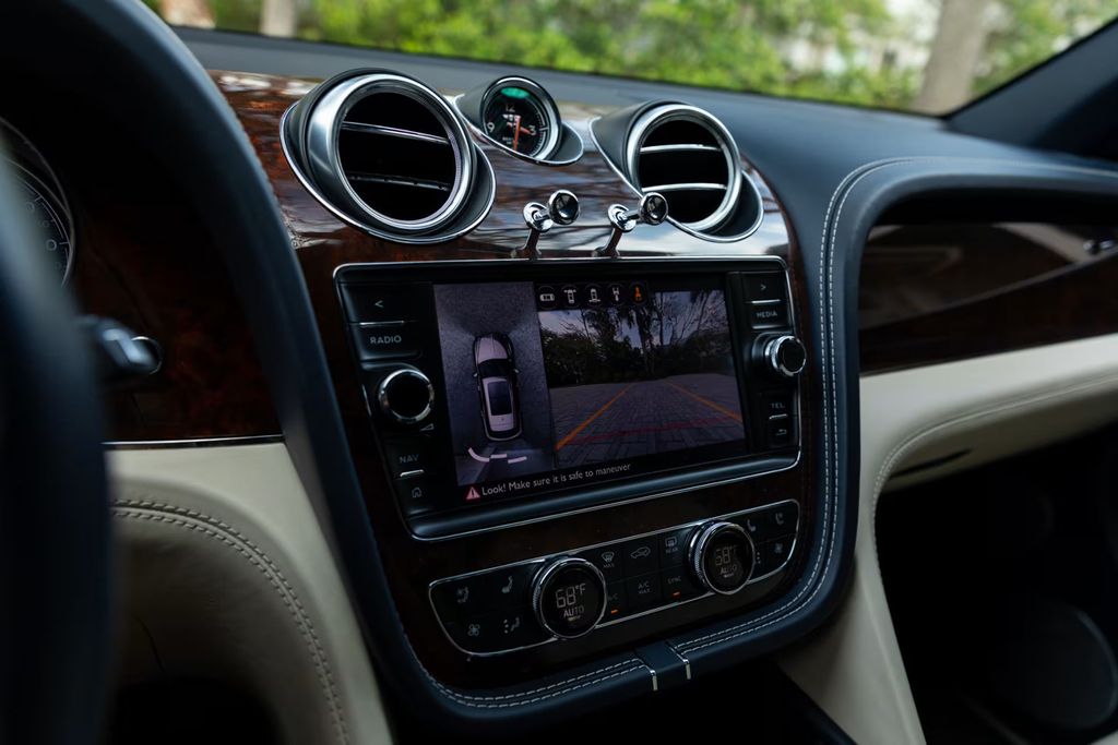 2018 Bentley Bentayga Onyx Edition AWD Clean Carfax - 22918383 - 17