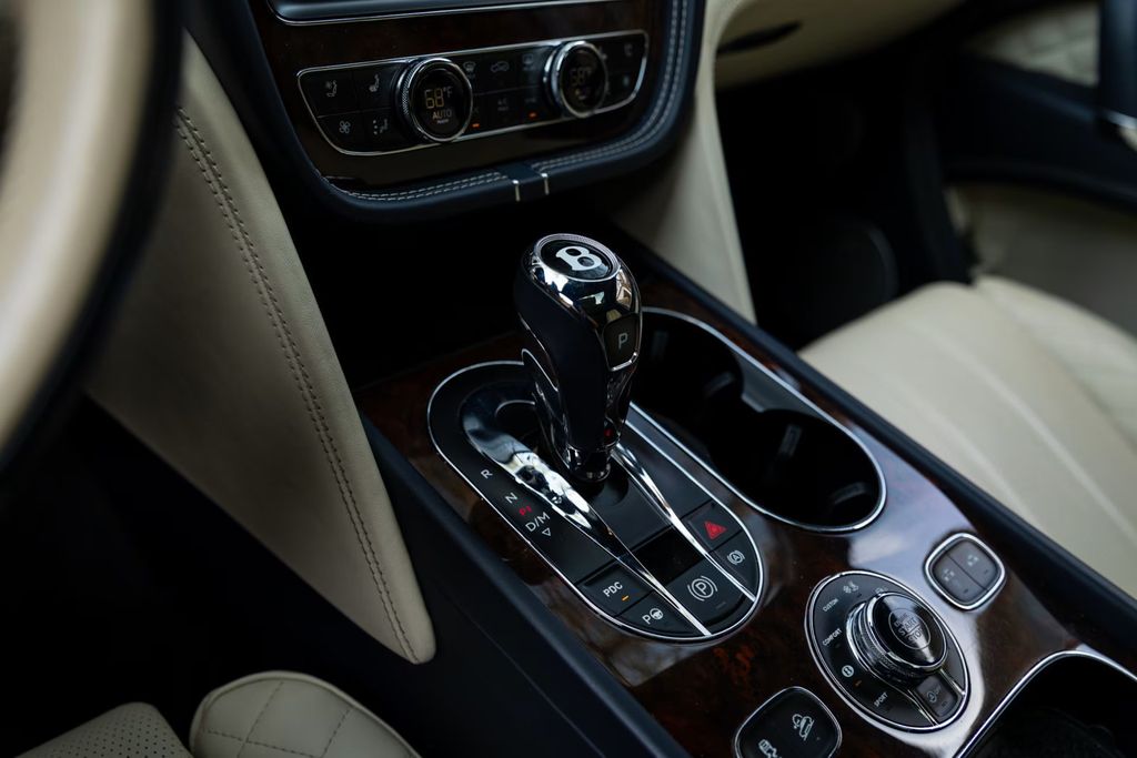 2018 Bentley Bentayga Onyx Edition AWD Clean Carfax - 22918383 - 18