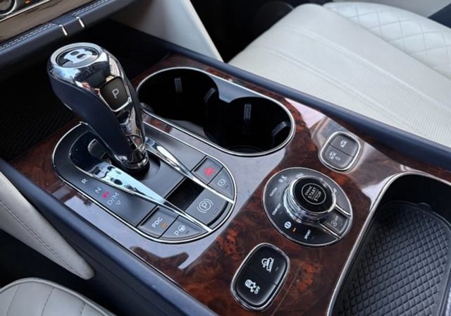 2018 Bentley Bentayga Onyx Edition AWD Clean Carfax - 22918383 - 22