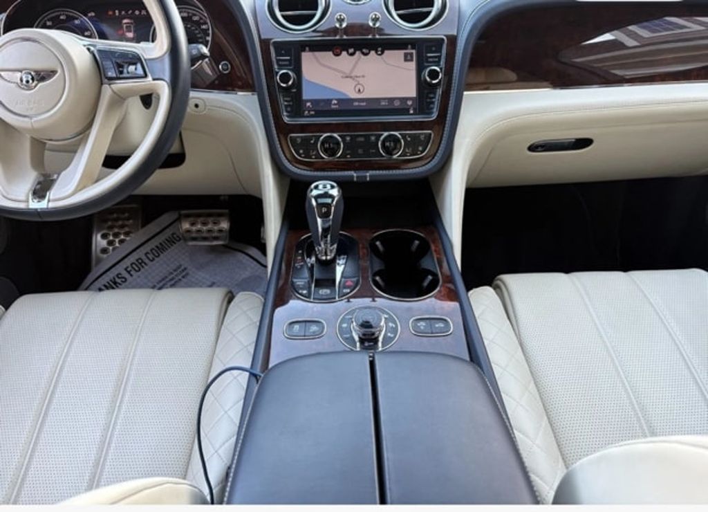 2018 Bentley Bentayga Onyx Edition AWD Clean Carfax - 22918383 - 23