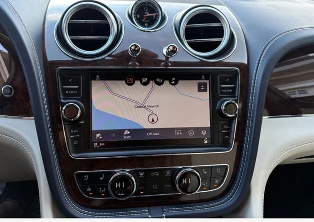 2018 Bentley Bentayga Onyx Edition AWD Clean Carfax - 22918383 - 24