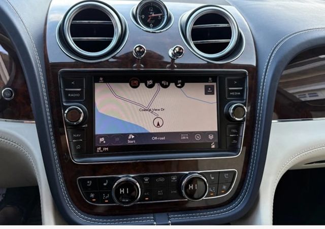 2018 Bentley Bentayga Onyx Edition AWD Clean Carfax - 22918383 - 24