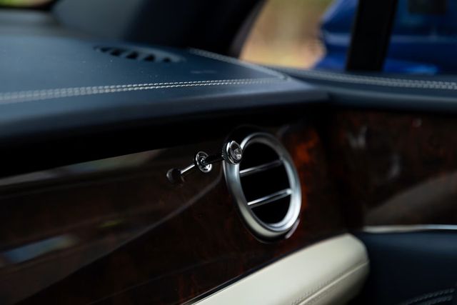 2018 Bentley Bentayga Onyx Edition AWD Clean Carfax - 22918383 - 26