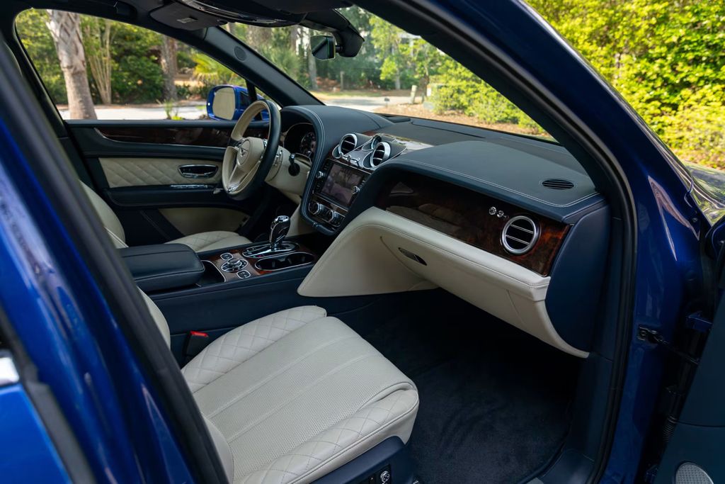 2018 Bentley Bentayga Onyx Edition AWD Clean Carfax - 22918383 - 30