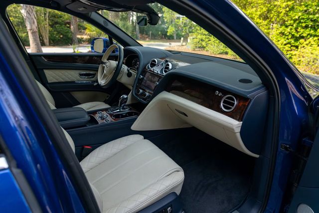 2018 Bentley Bentayga Onyx Edition AWD Clean Carfax - 22918383 - 30